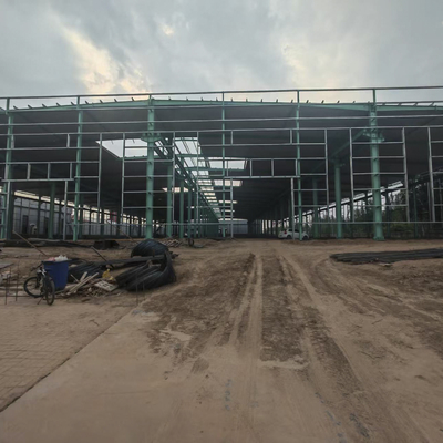 Werkplaats voor staalconstructies met EPS-sandwichpanelen