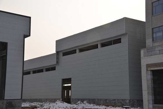 OEM Q345B de het Pakhuisbouw van het Staalkader prefabriceerde Industriële Loods